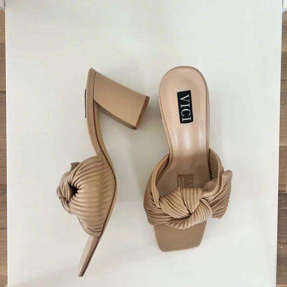 Knotted Slip on Heel - Picture 2 of 5